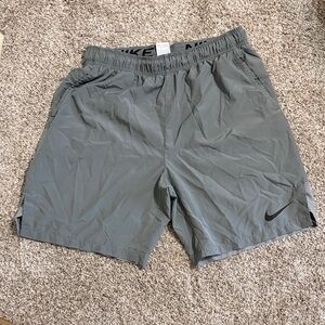 Nike Men's Athletic Shorts in Gray - Large - 8” inseam - unlined